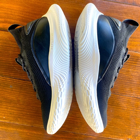Men’s Curry Under Armour Flow - Picture 8 of 8